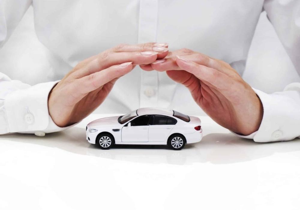 Bảo hiểm tự nguyện xe ô tô và bảo hiểm bắt buộc có gì khác nhau?